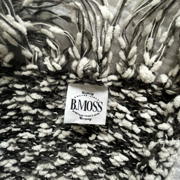 Knit Scarf - Picture 4 of 6